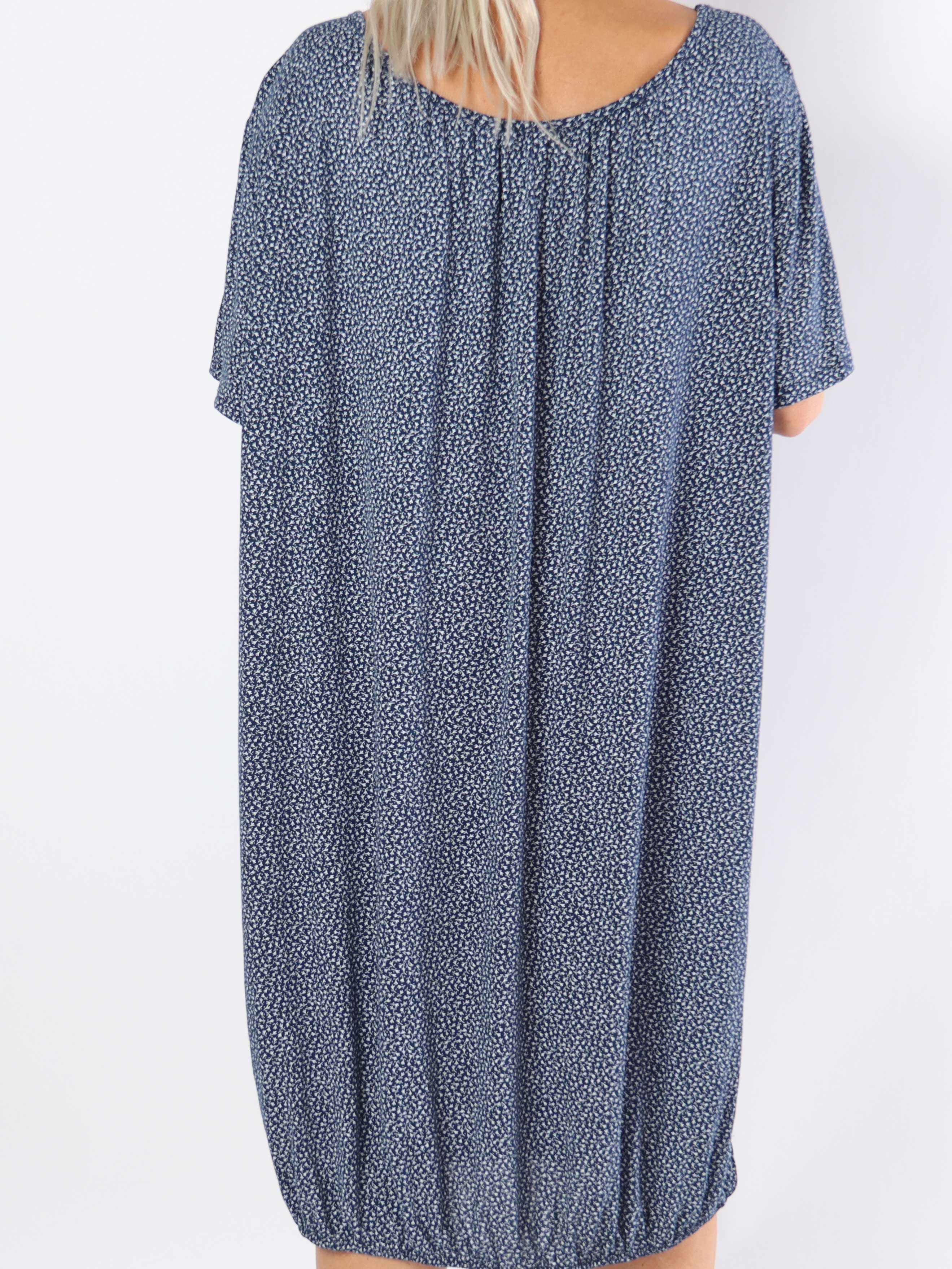 Miracle Flower Dress - Plus size kjole i viskose med elastik forneden